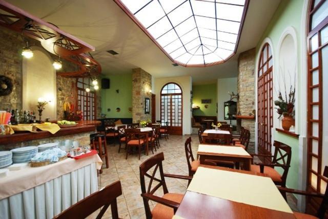 Hotel Elvetia Karpenísion Екстериор снимка