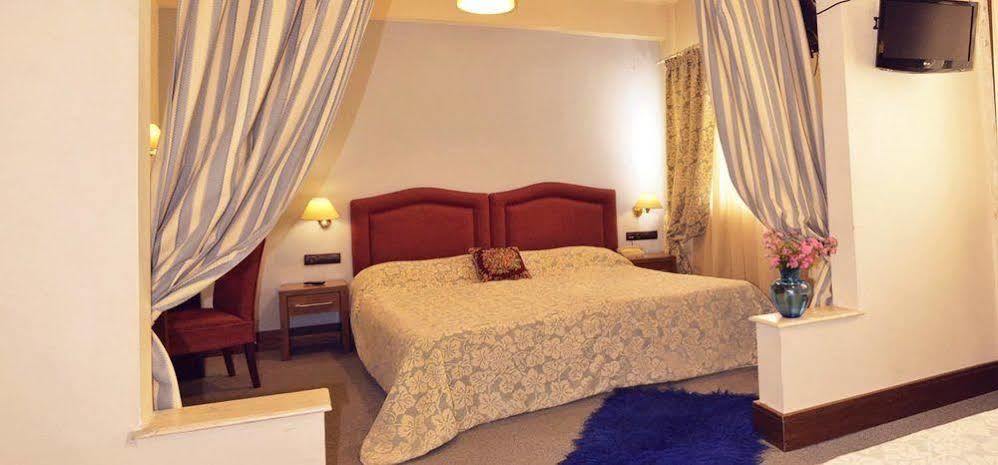 Hotel Elvetia Karpenísion Екстериор снимка