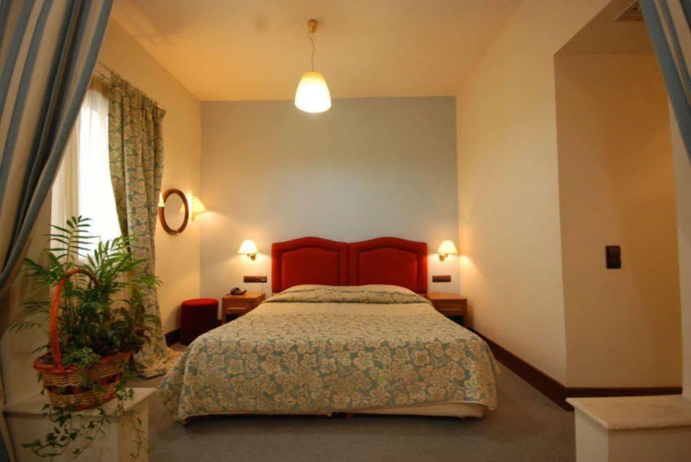 Hotel Elvetia Karpenísion Екстериор снимка