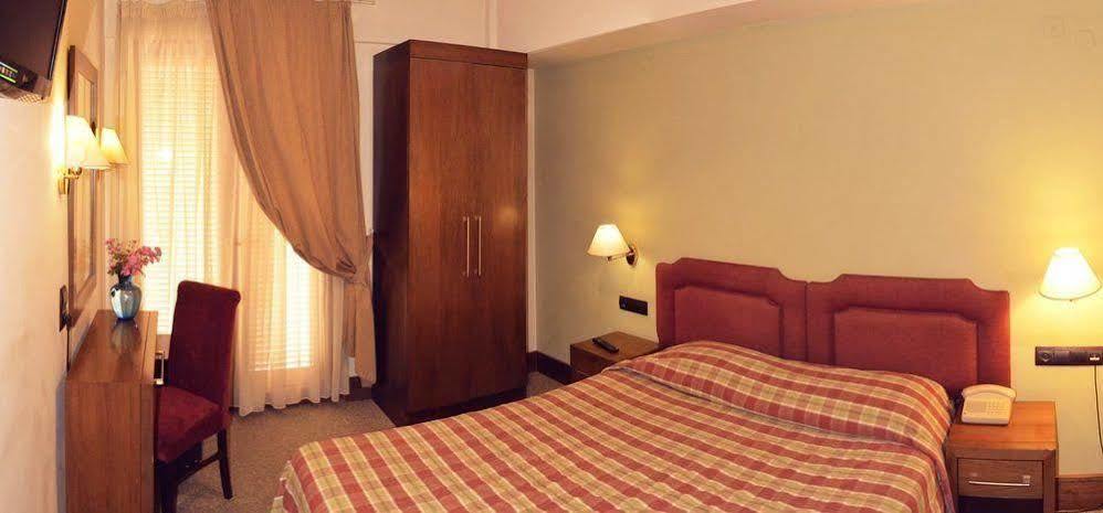 Hotel Elvetia Karpenísion Екстериор снимка
